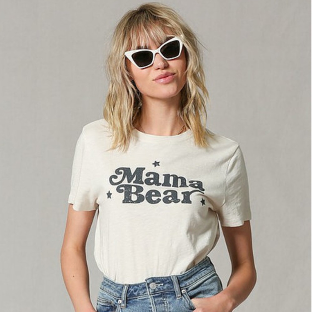 ⭐️ Mama Bear Tee ⭐️